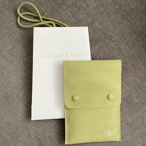 VCA green necklace holder/pouch with shopping bag